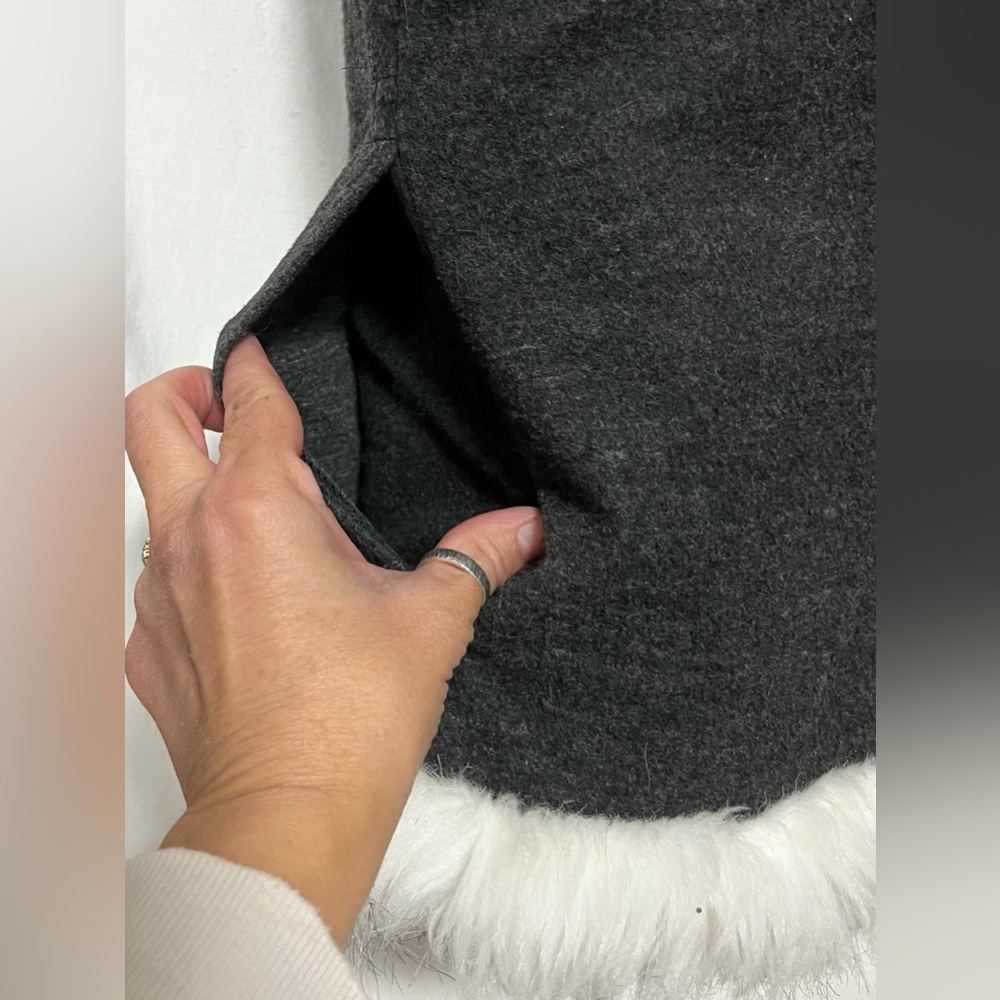 Reversible White Faux Fur Vest Official NFL Apparel Super Bowl Cozy Warm Winter - Picture 11 of 15